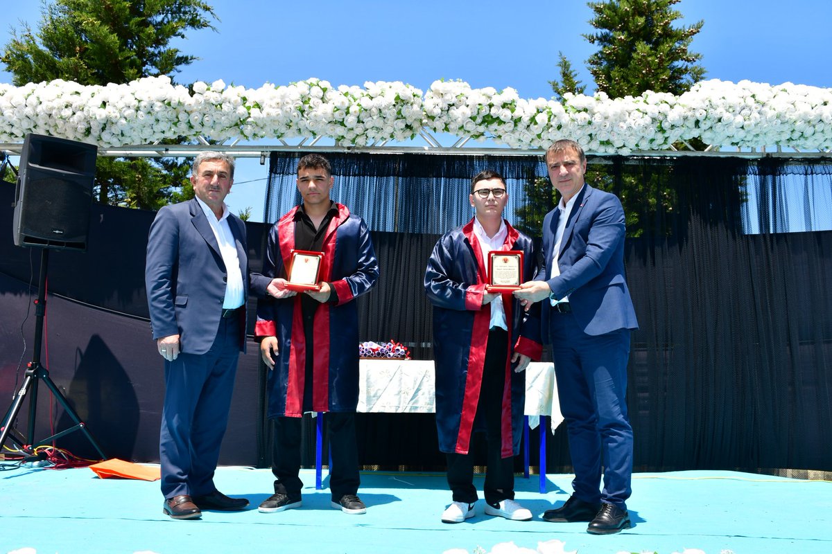 memterme55's tweet photo. Terme Anadolu Erkek İmam Hatip Lisesi tarafından düzenlenen mezuniyet programı Terme Belediye Başkan Yardımcısı Sn. Sezai Uzun ,  İlçe Millî Eğitim Müdürü Sn. İsmail Rahman Köse ve protokol üyelerinin katılımı ile gerçekleşti.

@tcmeb @samsunmem @muratagar60 @ismailrhmnkose https://t.co/LX9OPUz72s