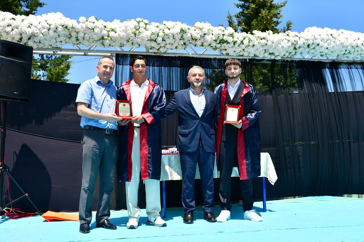 memterme55's tweet photo. Terme Anadolu Erkek İmam Hatip Lisesi tarafından düzenlenen mezuniyet programı Terme Belediye Başkan Yardımcısı Sn. Sezai Uzun ,  İlçe Millî Eğitim Müdürü Sn. İsmail Rahman Köse ve protokol üyelerinin katılımı ile gerçekleşti.

@tcmeb @samsunmem @muratagar60 @ismailrhmnkose https://t.co/LX9OPUz72s