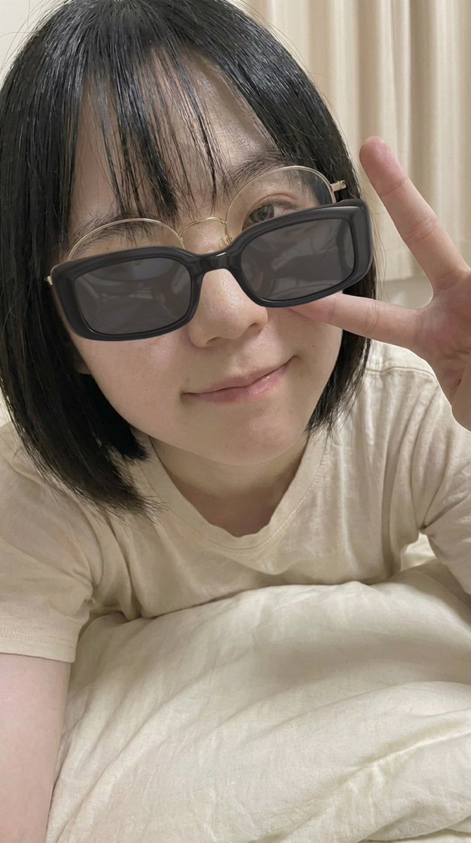 MfYm79's tweet photo. サングラス似合わない女 https://t.co/yHPt3gwyd2