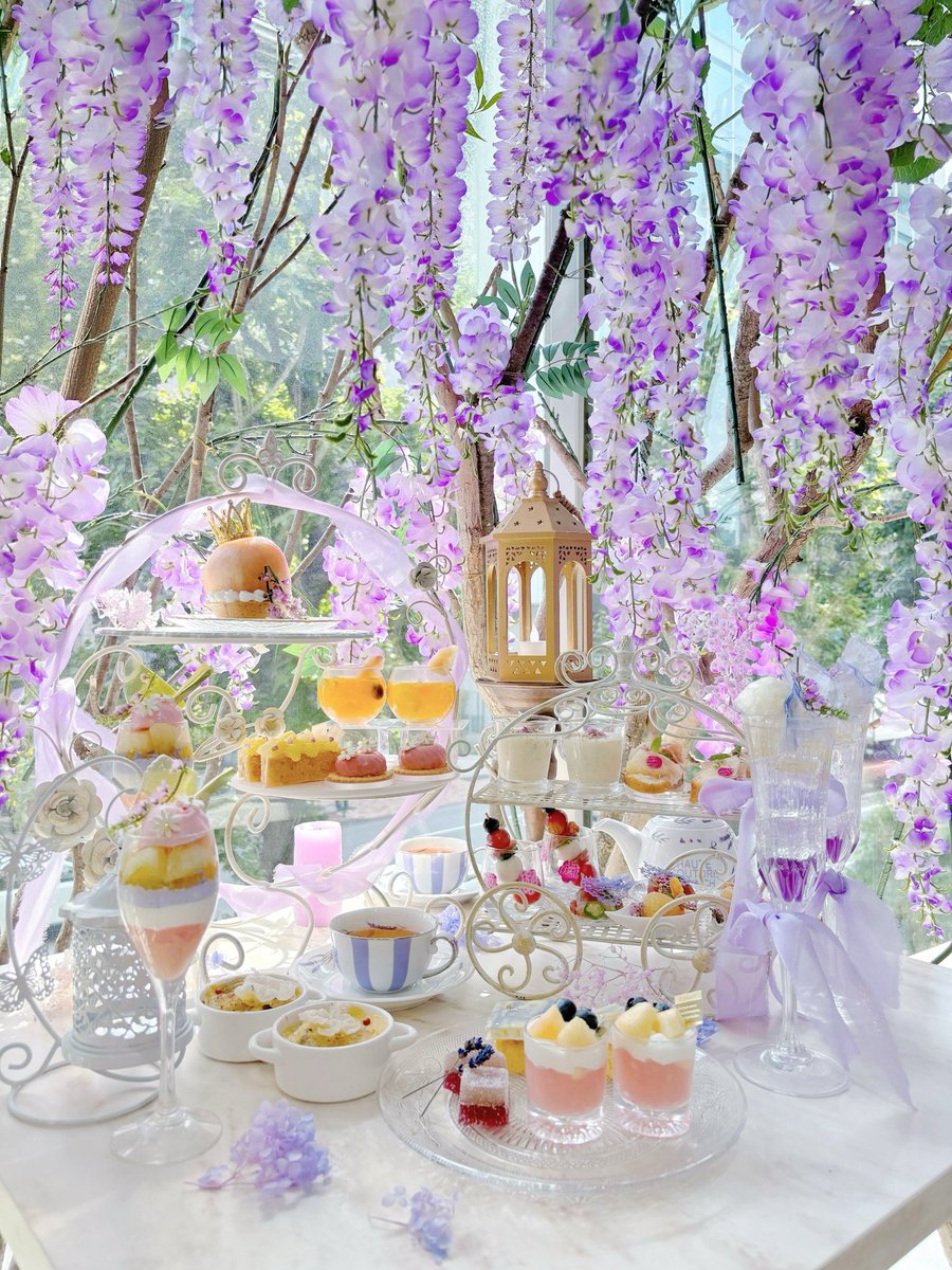 hcbrunch's tweet photo. 🏰💜🌙🏰💜🌙 🏰💜🌙🏰💜🌙

＼オートクチュールブランチ／
🌼塔の見える庭園＆白桃 Afternoon Tea🌼

気分はまるでプリンセス👸✨
塔の上のパープルアフヌンが新登場♡

☁️期間：6月26日〜

🏰💜🌙🏰💜🌙 🏰💜🌙🏰💜🌙 https://t.co/wQYn6hI5Zs