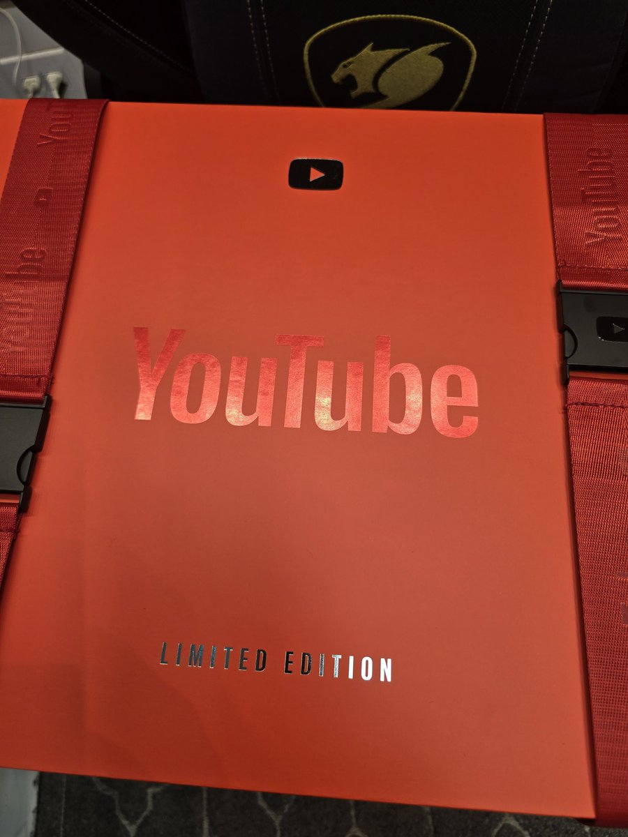 Core__Core's tweet photo. O YouTube me enviou um presente de 1 bilhão de visualizações. 
Muito obrigado @YouTubeBrasil pelo carinho e reconhecimento e a todas as pessoas que fizeram isso ser real.
Sonhos e esperanças sempre. https://t.co/7fCxiZnvFY