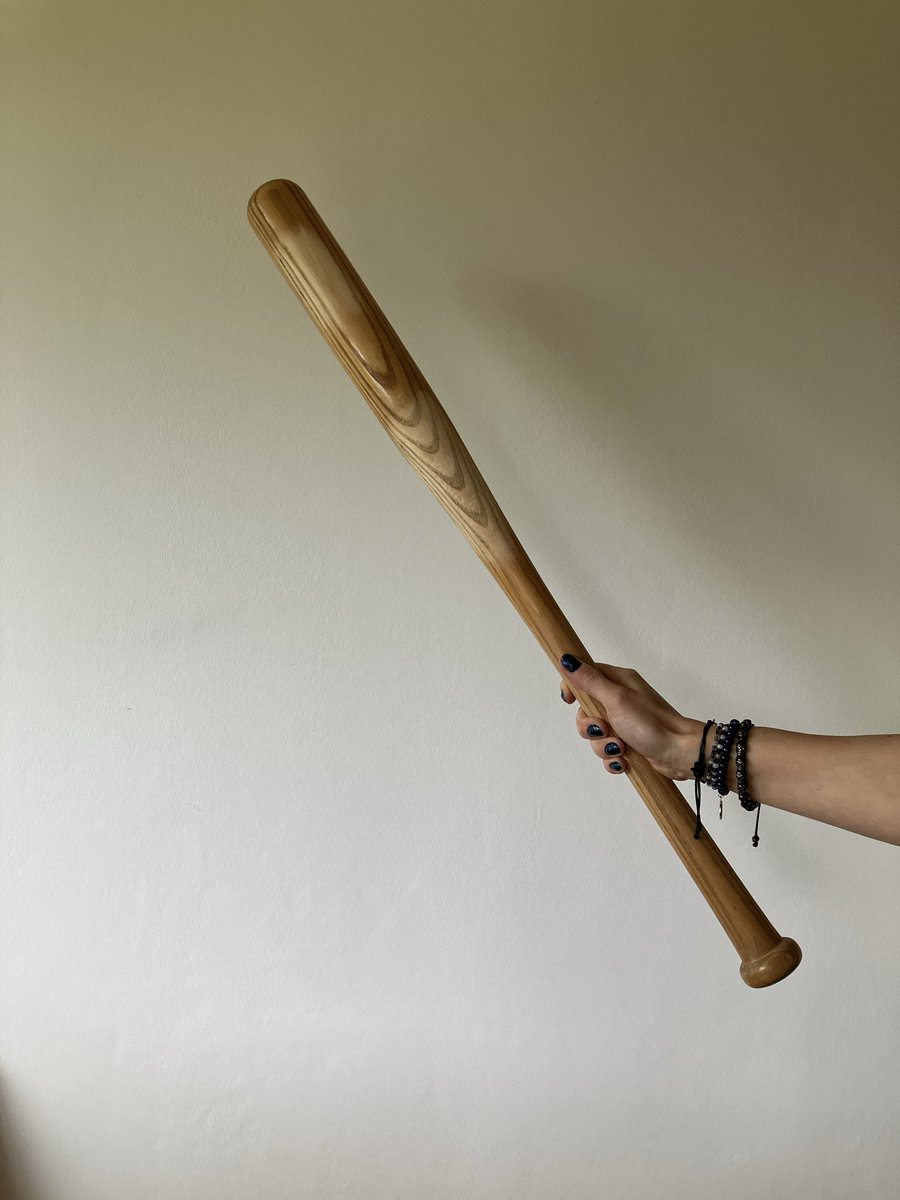 shadowflwr's tweet photo. It’s so satisfying to see how this bat is slowly transforming into Lucille 👀✨

#negan #neganlucille #twd #thewalkingdead #deadcity #propbuilding #lucillethebat #jeffreydeanmorgan https://t.co/FvyJDrbxoX