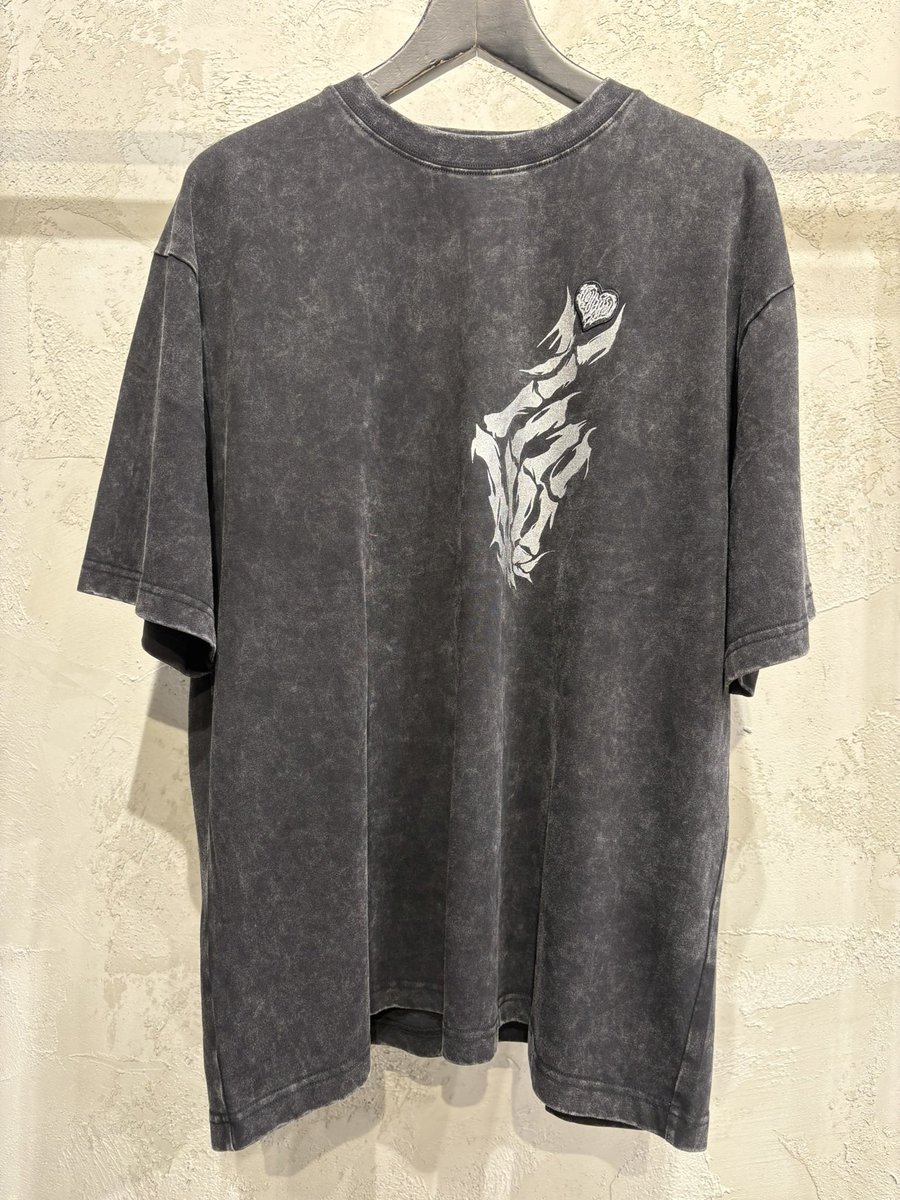 BACKSTAGEPASShr's tweet photo. .
【NEW ARRIVAL】

指ハートデザインプリントTシャツ

"FINGER HEART"
col. BLK WHTMIX D.GRAY
¥7,920-(in tax)
.
.
.
.
#サブカル #サブカル系 #サブスト #地雷系
#サブジラ https://t.co/GQ7KyOrrWe