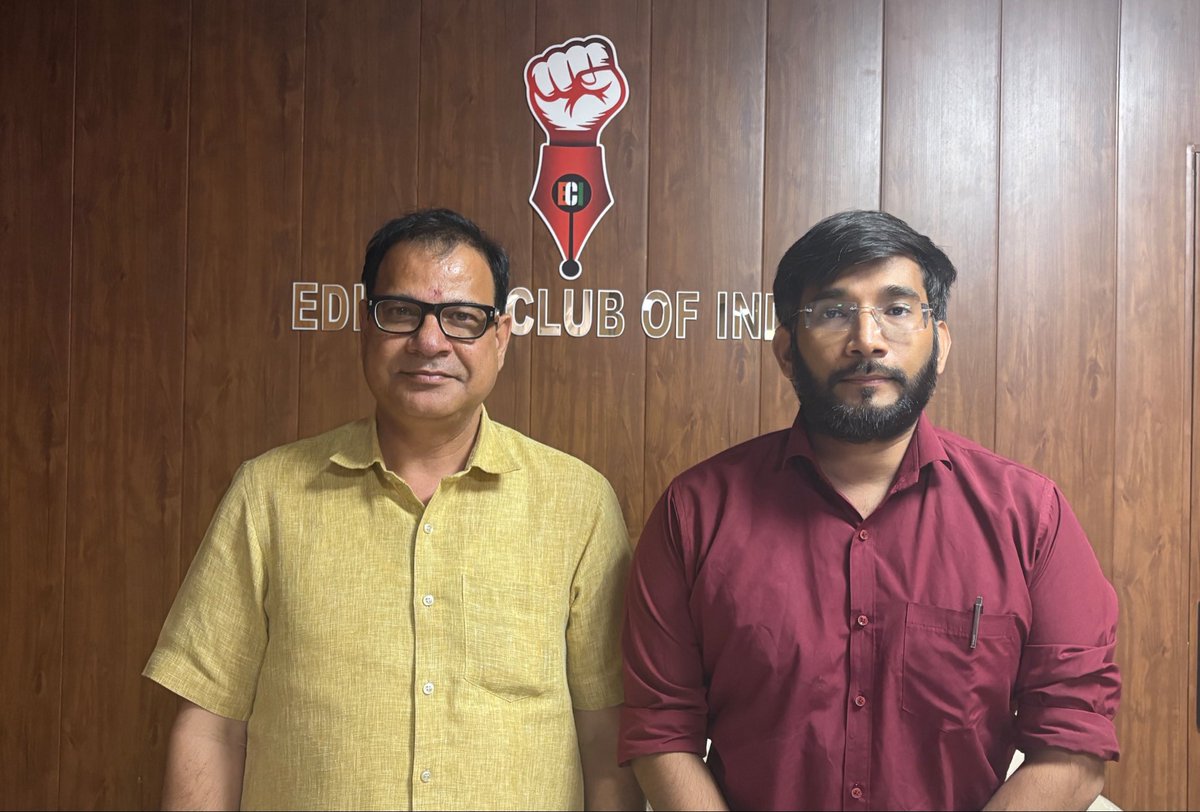 EditorsClubOfIn's tweet photo. एफएम न्यूज़ के एग्जीक्यूटिव एडिटर प्रियंक बाजपेयी जी ने एडिटर्स क्लब ऑफ इंडिया के राष्ट्रीय महासचिव डॉ. सुनील कौशिक जी से शिष्टाचार भेंट की। इस दौरान डिजिटल मीडिया के वर्तमान परिदृश्य, उसकी चुनौतियों तथा भविष्य की संभावनाओं पर विस्तृत चर्चा हुई।

बैठक में विशेष रूप से डिजिटल मीडिया के सशक्तिकरण, पत्रकारिता की विश्वसनीयता को बढ़ाने, संपादकों के हितों की रक्षा तथा नई तकनीकों के प्रभावी उपयोग जैसे महत्वपूर्ण विषयों पर विचार-विमर्श किया गया। दोनों पक्षों ने निष्पक्ष, जिम्मेदार और जनहितकारी पत्रकारिता को और अधिक मजबूत बनाने की आवश्यकता पर बल दिया।

एडिटर्स क्लब ऑफ इंडिया निरंतर मीडिया जगत को सशक्त एवं संगठित करने के लिए प्रतिबद्ध है।

#EditorsClubOfIndia #DigitalMedia #PriyankBajpai #DrSunilKaushik #MediaEmpowerment #Journalism #EditorCommunity #MediaLeadership #ECI #PressFreedom