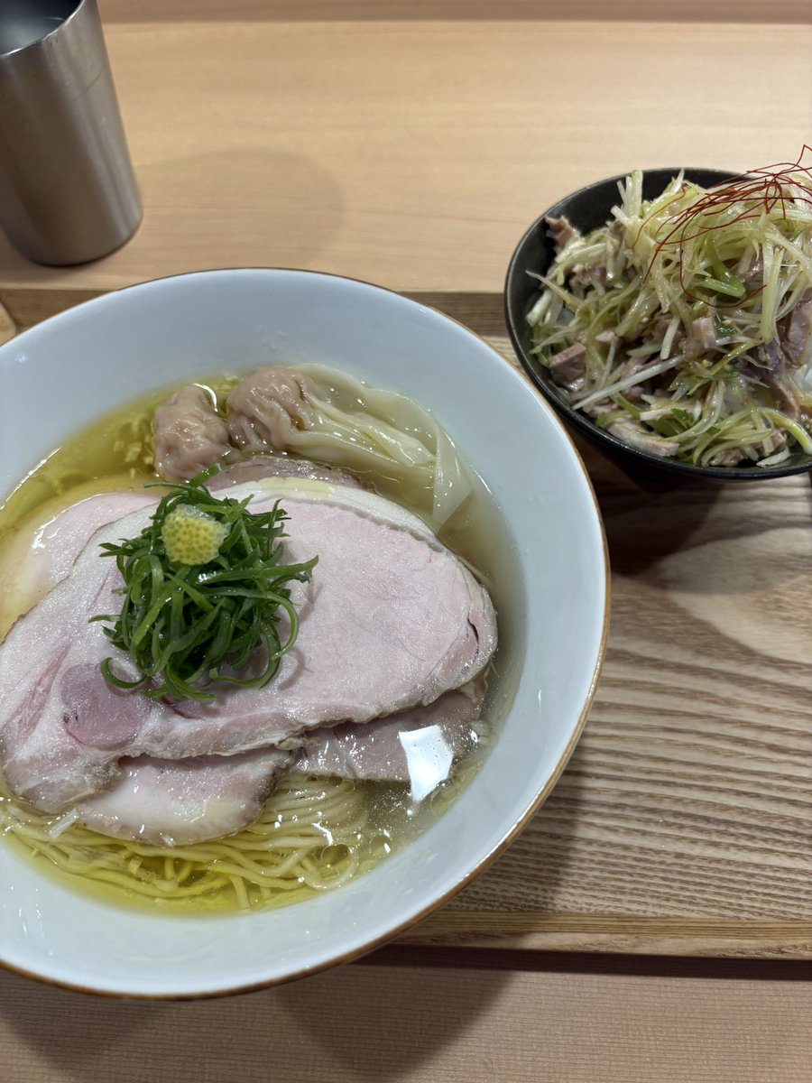 Dream_RedBoy's tweet photo. 激しく同意します！

なぜか今日は２週してしまったが
名前の通り幸せに楽しめました

最初は冷やし煮干➕オリーブと山椒のかけ白醤油らぁ麺➕味玉➕炊きたてご飯

2杯目 特上塩らぁ麺➕ネギチャーシューご飯

麺屋risaの店主hydさんと、
助手バンダナさんに感謝です！

とやかく旨い！黙って啜ろう👍🏻 https://t.co/O19mHkbC4Q