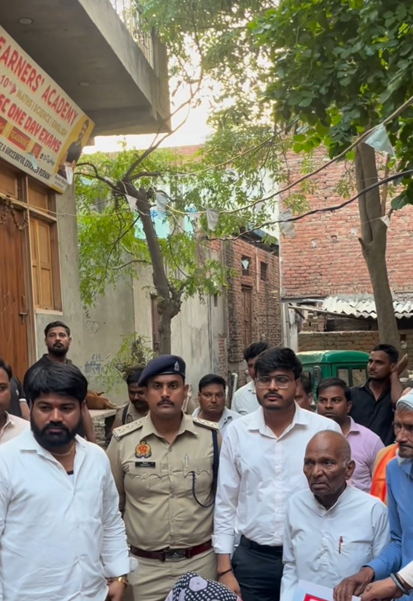 Mohit97907062's tweet photo. @MamtaTripathi80 @dgpup बुरा हाल है जिन लोगों पर कार्यवाही होनी चाहिए उन्हें बगल में बिठा के रखते हैं।ओर जो कोई इनके द्वारा किए जा रहे गलत कार्यों की आवाज उठाता है उसे झूठे मुकदमा फंसा कर जेल भेजते हैं l https://t.co/8msrbf0Lp8