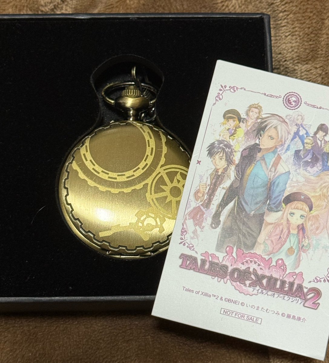 famiconnyan's tweet photo. エクシリアの2012個限定の、懐中時計届いた⸜(*˙꒳˙*)⸝
めっちゃカッコイイんですけどぉ✨✨
しかし買って思う。懐中時計って何処で使う機会あるんだろ…
#テイルズオブエクシリア2
#TOX2 https://t.co/UCMEAkor49