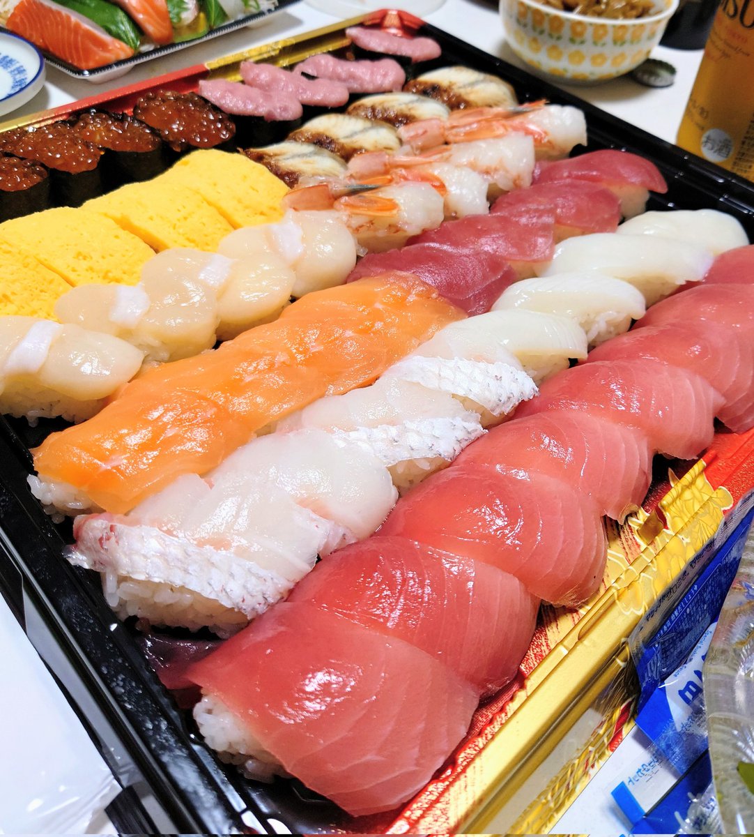 H_C26's tweet photo. はま寿司特上11種セット・4人前(はま寿司 福島伊達店)。

中トロやうなぎそしてホタテなど11 種の品が楽しめてお得感もあり大勢でも満足の美味しさ🍣

#はま寿司 #寿司 #グルメ #ビール #X晩酌部 https://t.co/1ELCZlERKT