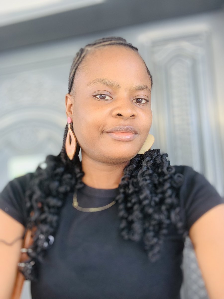 _MayomideOOT's tweet photo. Don't let the face fool you….I am NOT smiling today 😩

Why? Because I'm heading out to spend money restocking a few items, and nothing about that is funny. My wallet is crying, but somebody has to do the work 😂

That said, don't forget…..we are still very much taking orders for banana bread. 

Book ahead for tomorrow.