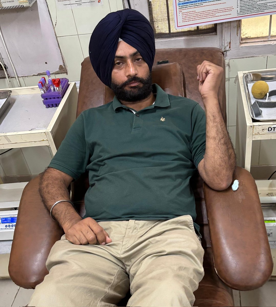 UmangWelfare's tweet photo. ਉਮੰਗ ਵੈਲਫੇਅਰ ਫਾਊਂਡੇਸ਼ਨ ਦੇ ਪ੍ਰਧਾਨ ਅਰਵਿੰਦਰ ਸਿੰਘ ਵੱਲੋਂ ਆਪਣੀ ਸੰਸਥਾ ਦੀ ਆਉਣ ਵਾਲੀ ਦਸਵੀਂ ਵਰੇਗੰਡ ਨੂੰ ਮੁੱਖ ਰੱਖਦਿਆਂ ਹੋਇਆਂ ਪਟਿਆਲਾ ਦੇ ਰਜਿੰਦਰਾ ਹਸਪਤਾਲ ਪਟਿਆਲਾ ਵਿਖੇ ਕੀਤਾ ਗਿਆ ਬਲੱਡ ਡੋਨੇਟ #ਬਲੱਡ #umangwelfarefoundation https://t.co/lyHr4Gg5NW