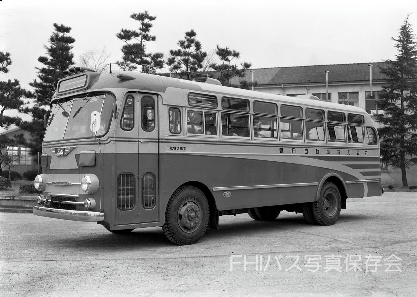 fhibus01's tweet photo. 朝日自動車様の富士重工ボディ車が引退とのこと

残念ながらズバリの車は撮影されてないので同型車(平成13年製)と、当保存会での朝日自動車様最古の昭和33年製の写真です

永い間のご愛用ありがとうございました🙇
#FHIバス写真保存会 https://t.co/w9bJxcOh07