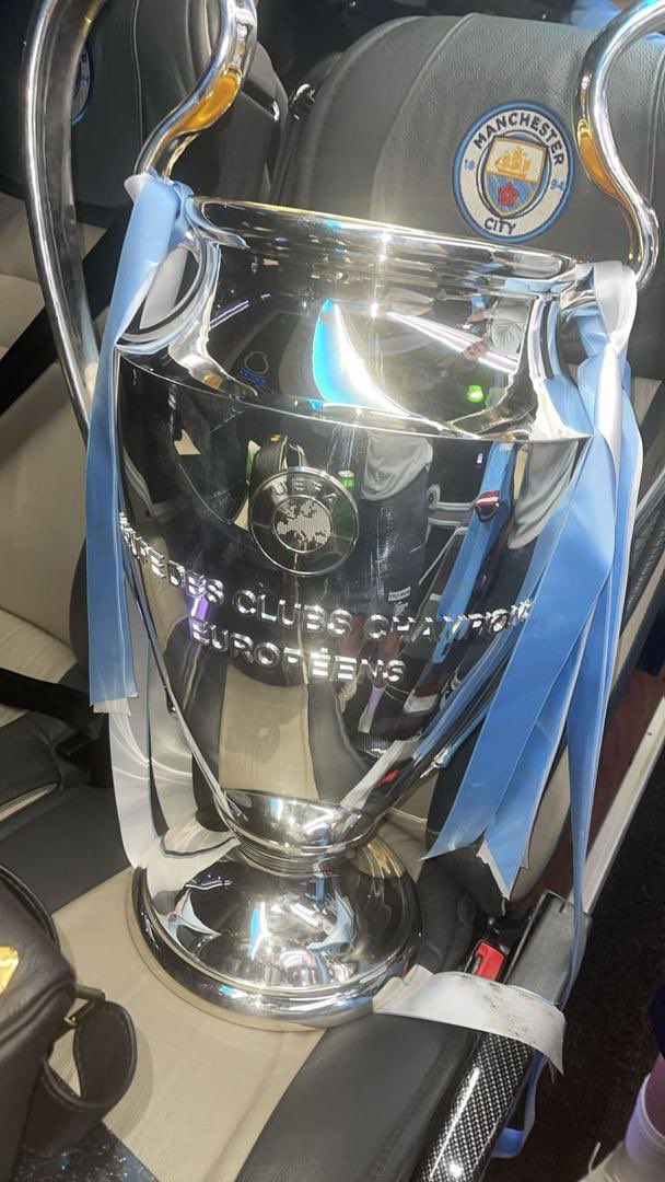 P_Eben____'s tweet photo. I guess you have forgotten who you’re talking to?or didn’t you see the badge ahead of the big guy sitting down there?your a joker https://t.co/ebKi2MGZT1