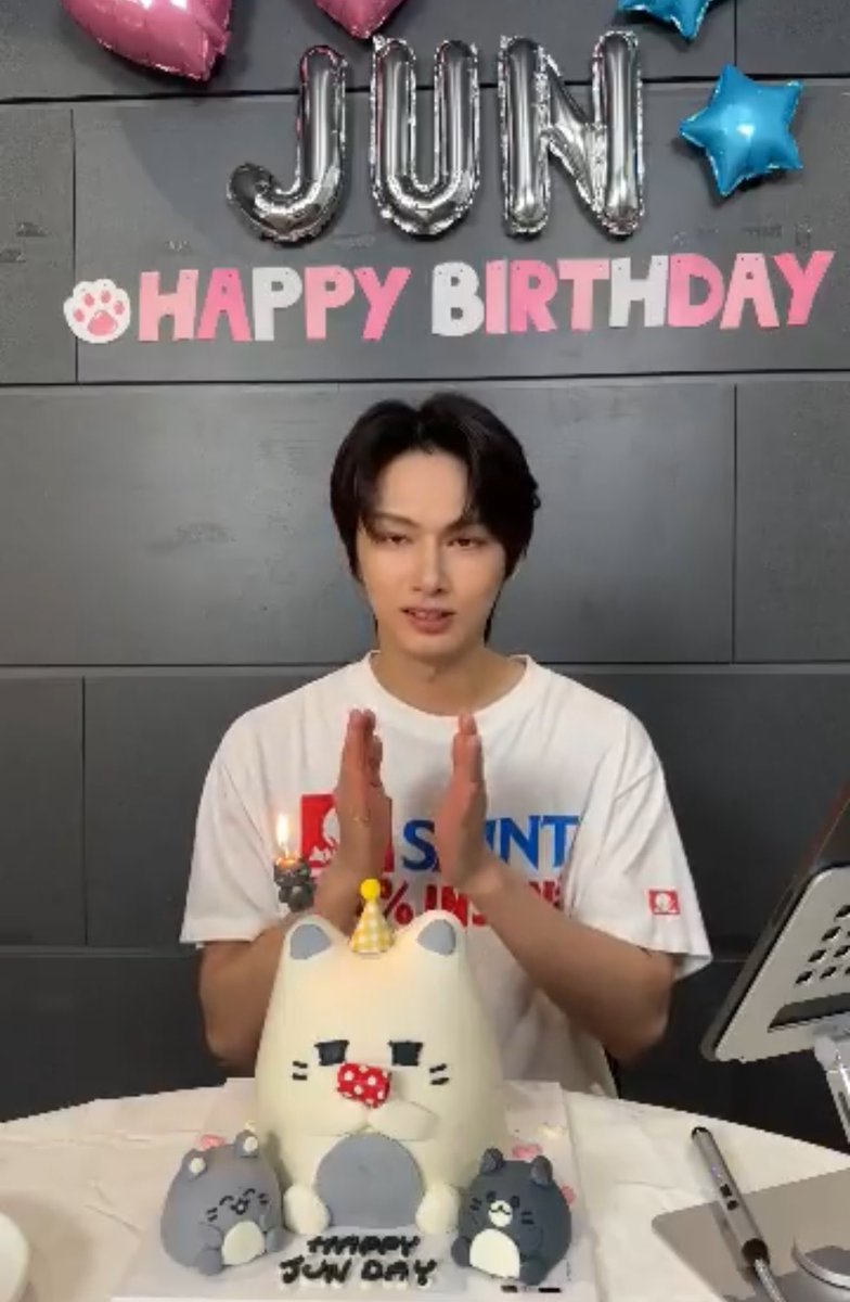 jajeanmyeon's tweet photo. Happy JUN day! 🤍 https://t.co/suhKzkcEFW