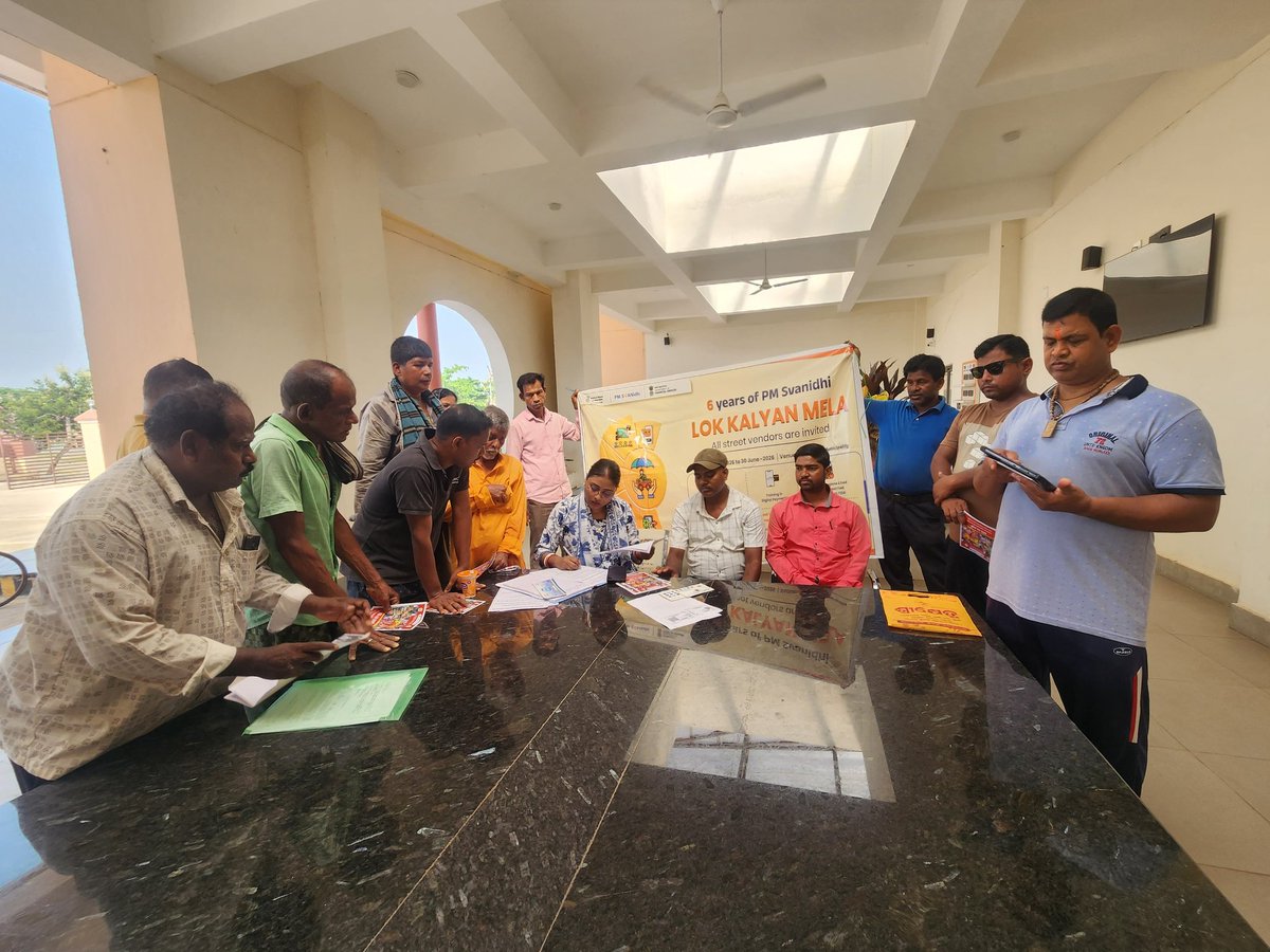 BasudevpurM's tweet photo. PM SVANIDHI Campaign for identification and mobilisation of new street vendors at ward No. 8,9 &amp; 10 of Basudebpur Municipality. https://t.co/34B54LFkQs