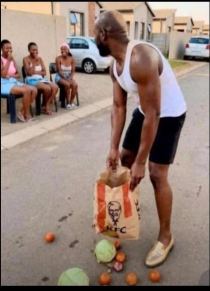 KanjeiMwaks's tweet photo. Si vile mnadhani walae 😂 https://t.co/2wjXbftwEr