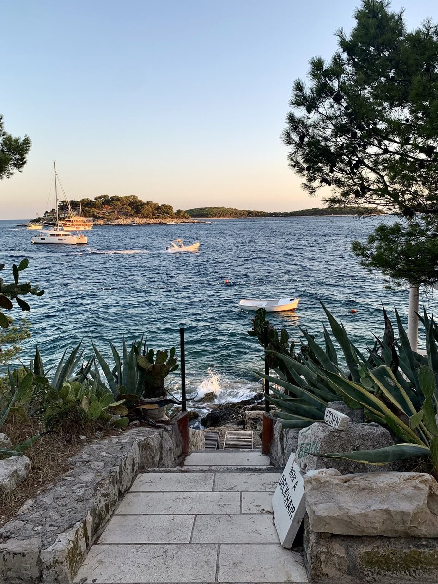 vistaaura222's tweet photo. Hvar, Croatia https://t.co/BjyfkB6vYe