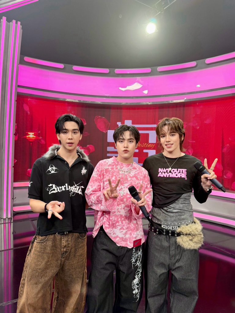 FLIO_official's tweet photo. มีใครดูทันบ้างครับวันนี้ 😝😊🥰

OFFICIAL MV
https://t.co/wfhIfEQNIP 

#FLIO 
#Destiny_MV 
#WUTheSeries 
#GMMTV https://t.co/1CkGI27X8o