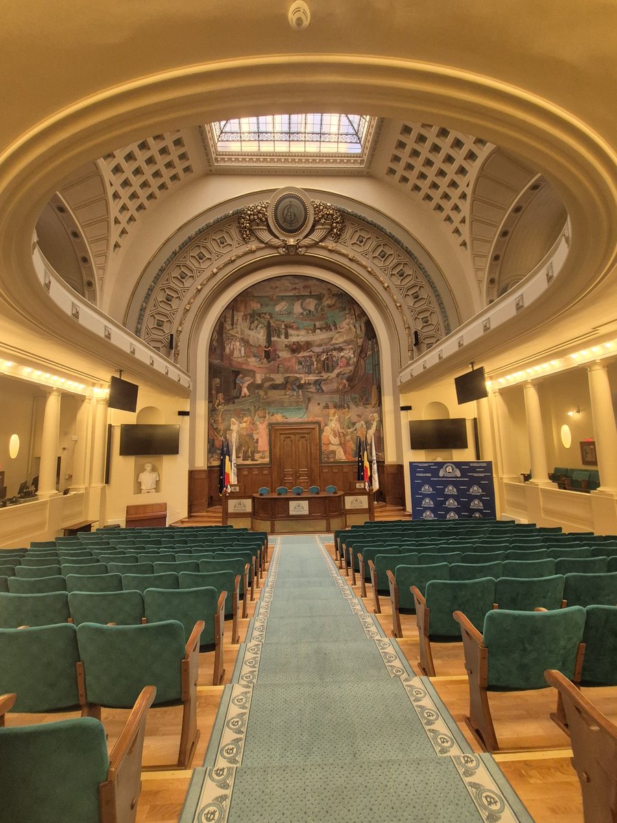 offredred's tweet photo. Aula magna na Ekonomskom fakultetu u Bukureštu s freskom koja predstavlja povijest trgovine. https://t.co/vs0ozv1L90