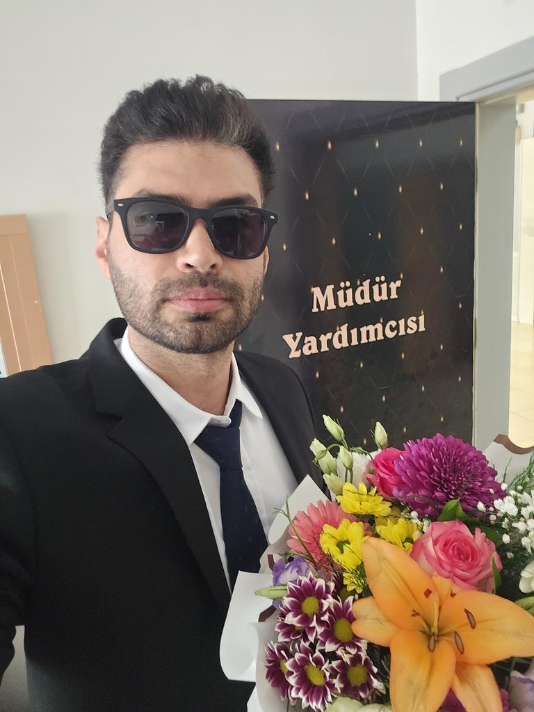 merDoanay2's tweet photo. Çiçeğimi de aldım hayırlı bir iş için hazırız artık. 😃 https://t.co/b6p1uqDo44