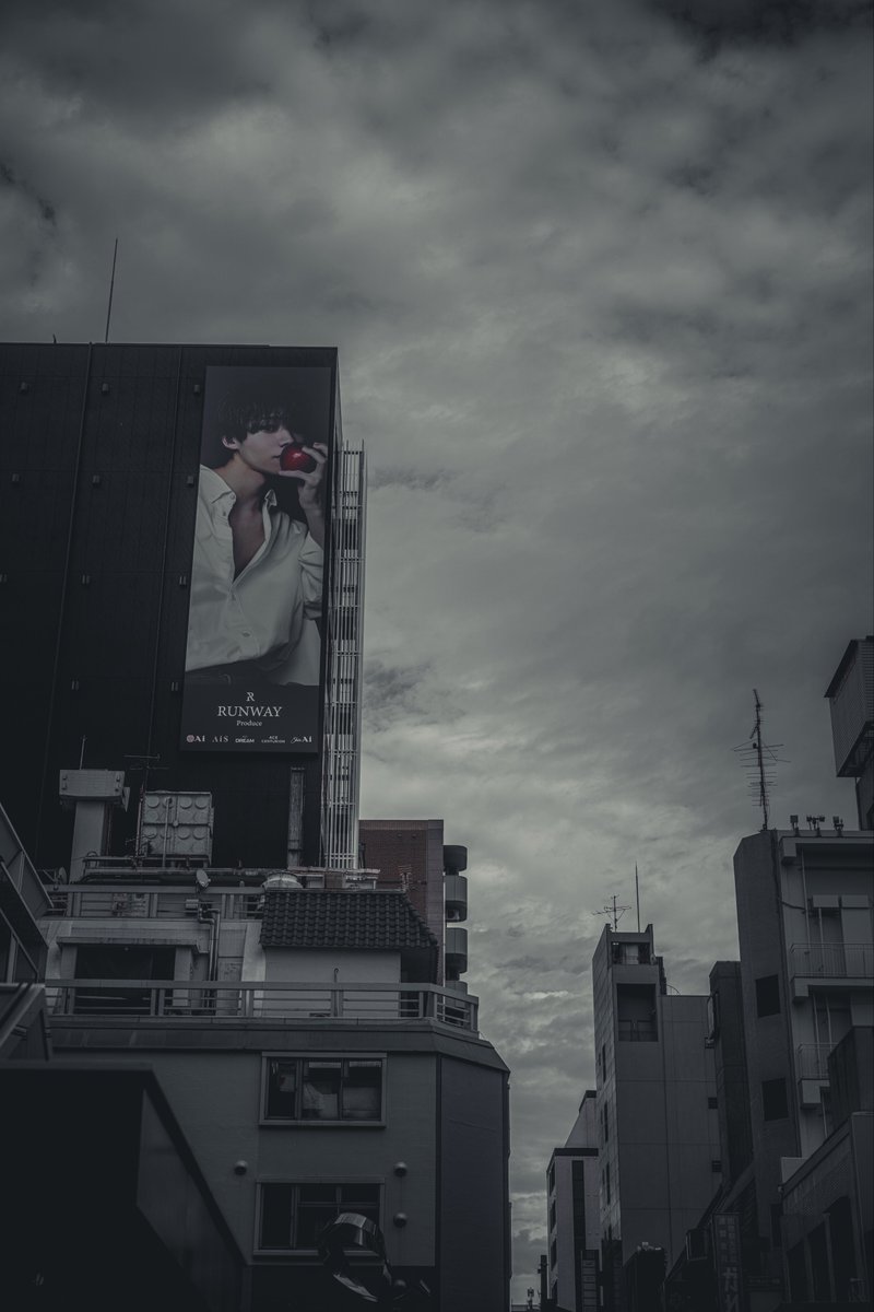 amagin_photo_'s tweet photo. 空と
君との
　　　　間

#東京カメラ部 
#キリトリセカイ 
#写真好きな人と繋がりたい 
#写真撮ってる人と繋がりたい 
#ファインダー越しの私の世界 https://t.co/JGnhdxnOA5