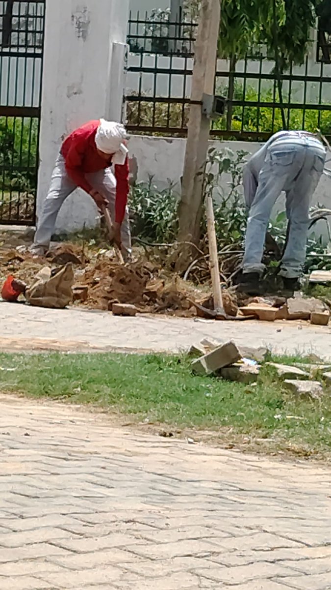 3311KV1's tweet photo. मोती कुंज मे dameg LT पैनल को बदला जा रहा है |@dvvnlmathura1 @aksharmaBharat @UPPCLLKO @se_eudcmathura https://t.co/CD8Y0ANdXL