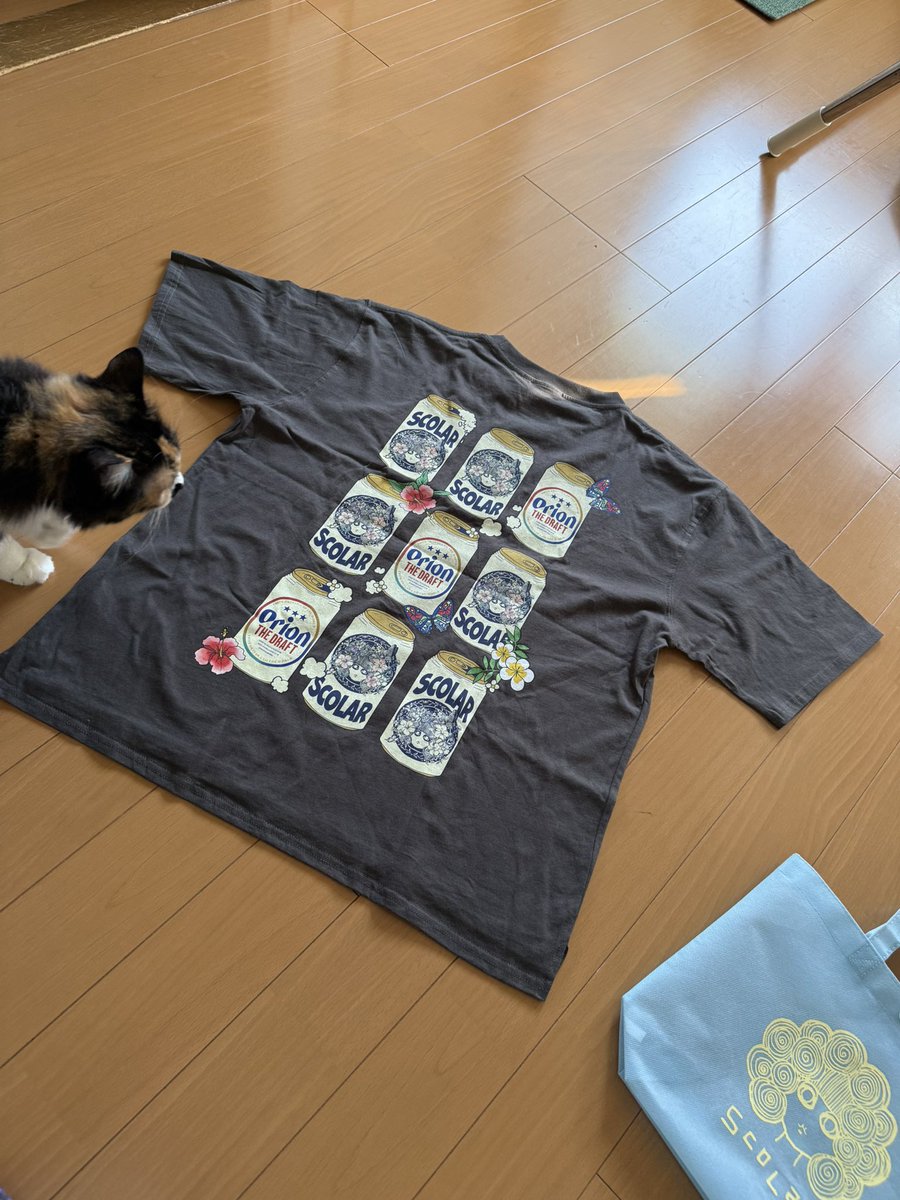 enasawami's tweet photo. お待たせしました〜
って、誰も待ってないよね笑
またまた、気になる物が目に入って…
15,000円以上買えば
ノベルティとしてもらえるとかで
店長さんの顔見るだけのつもりが、やっぱり買ってしまった!
ジーンズ👖と
オリオンビールとスカラーのコラボTシャツ
#スカラー
#scolar
#オリオンビール https://t.co/z7goYY9Rsf