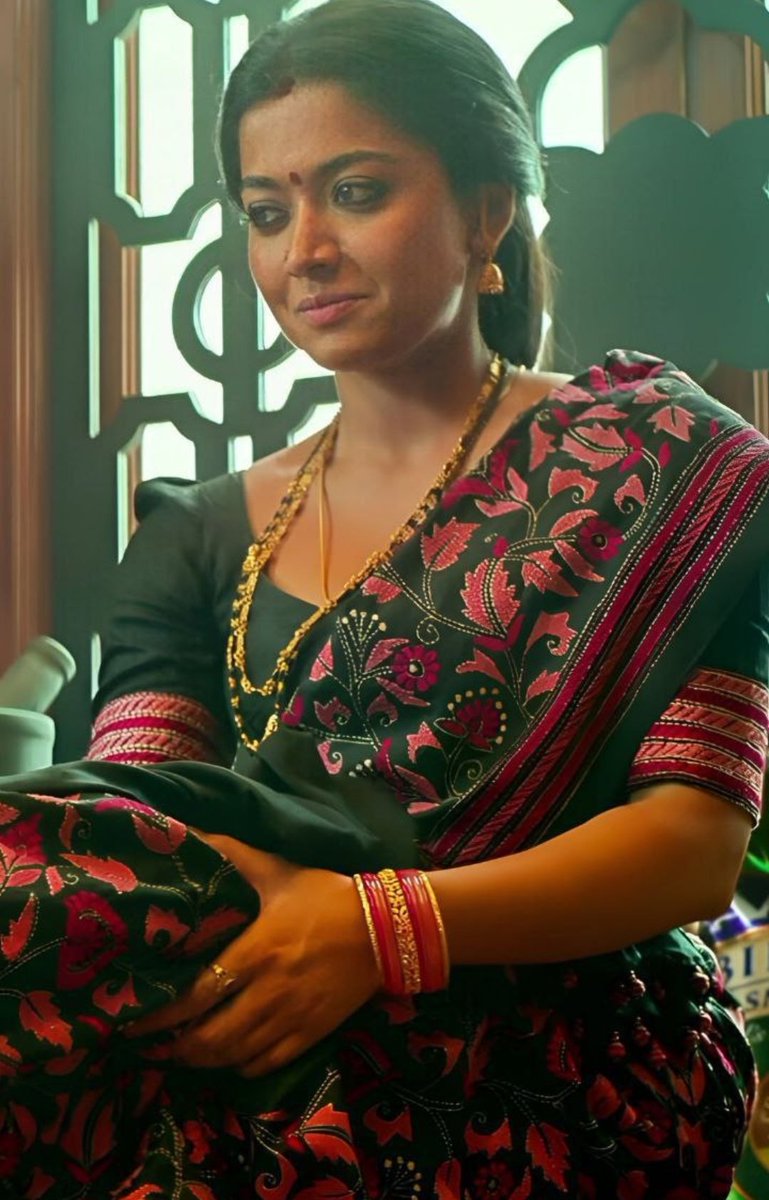 Mahisissy's tweet photo. Sissy me working in kitchen with mother in law.
Mother in law : my son is very obedient, he knows to respect his mother.
Sissy me thinking in mind: every night he fuck me by calling his mother name 😅 https://t.co/FqhUJaG03Y