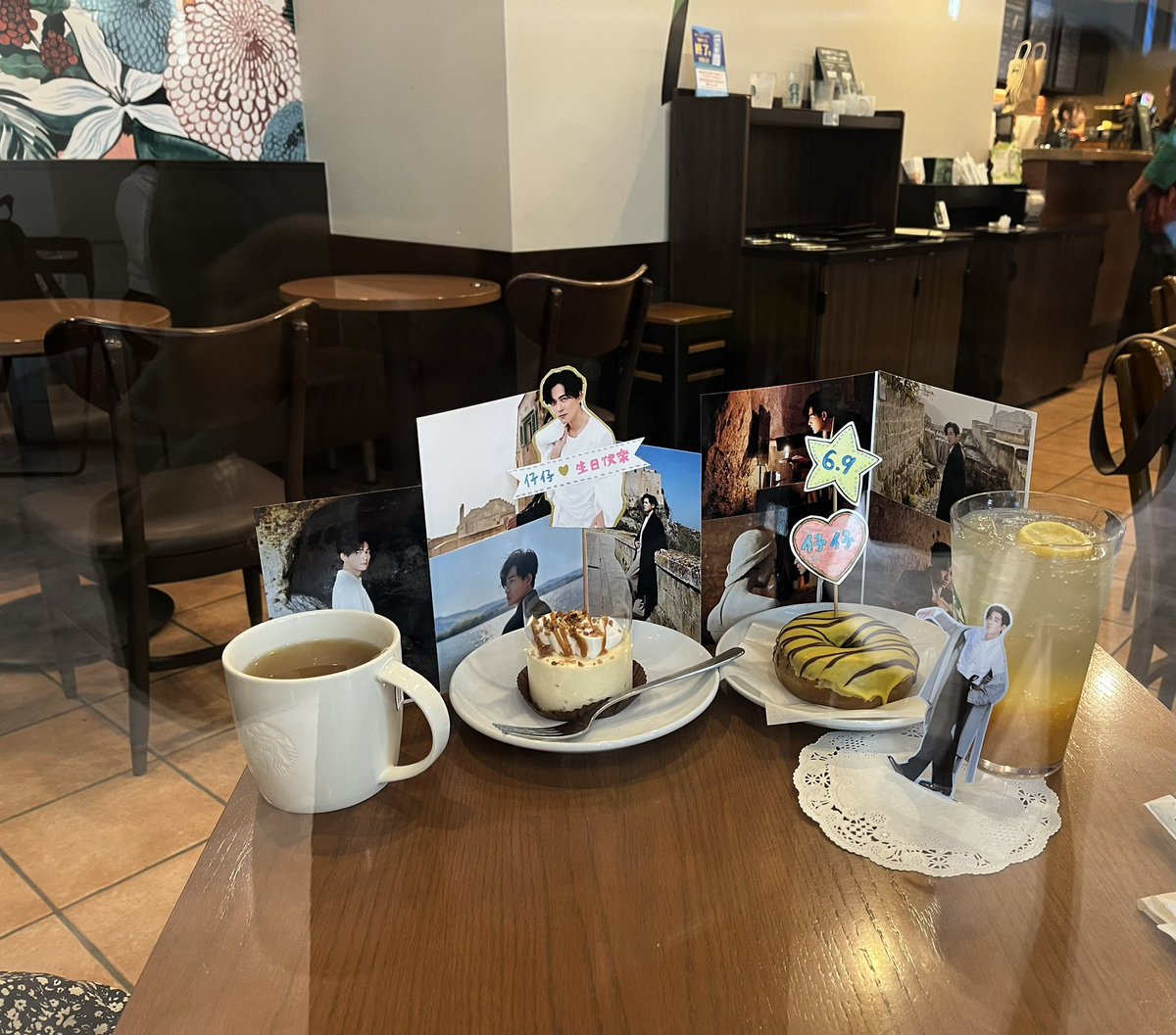 vmyanta's tweet photo. ついではどちらか？でもなくどちらも大切な推し活でした in横浜
薬屋のひとりごと原作展と仔仔の誕生日会 https://t.co/Xa3Qo9lYFn