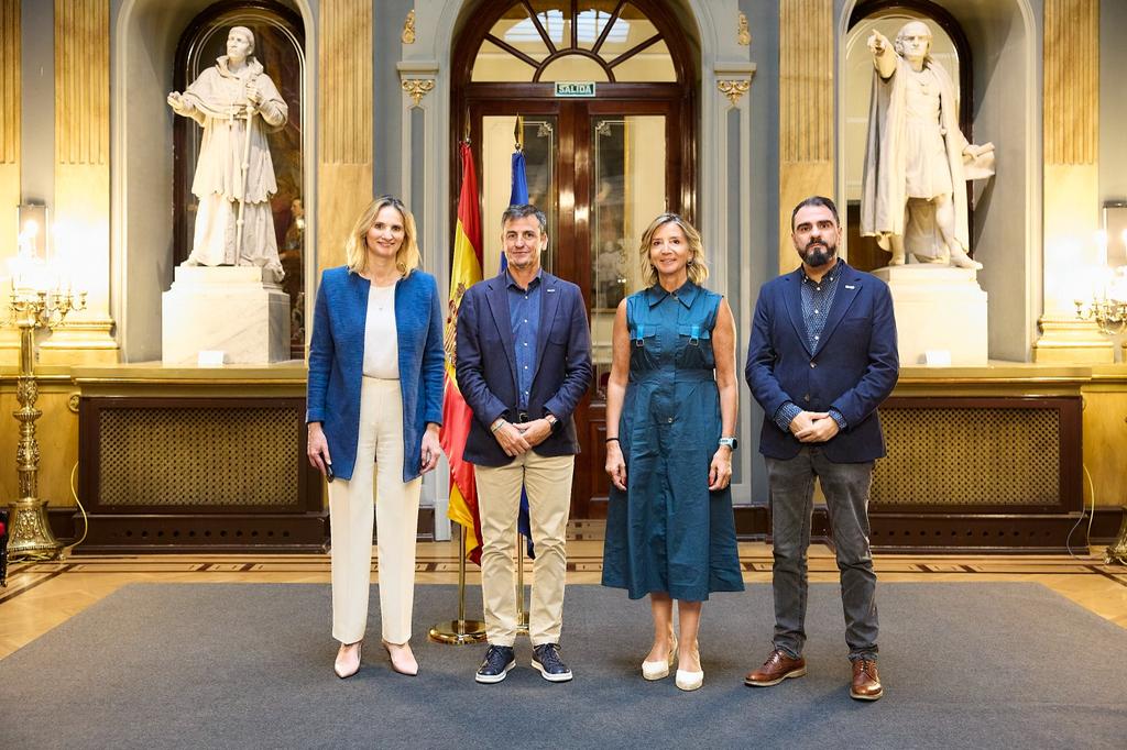 AUGC_Comunica's tweet photo. 💚🏛️ AUGC en la tribuna del Senado.

AUGC  asiste como invitada a la interpeñacion sobre la ocupación y la.inquiocupación.

Gracias al @PPSenado, 
 @AliciaGarcia_Av y  @paloma_martinm por poner en la agenda las dificultades de los guardias civiles.

Seguimos trabajando con todos los grupos para mejorar las condiciones laborales de la Guardia Civil. 💪

#GuardiaCivil #AUGC #Senado #Ocupación