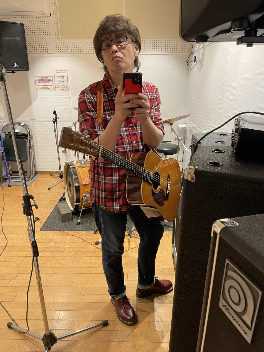LIVE18441's tweet photo. お久しぶりのカディスわず
いよいよ明後日フライアーパークでのライブ⚡️まとまったリハーサルをしてみるとギター下手になってるし音痴になってました！悔しさをバネに全力で演ります！いつも顔出さないと言われるので今日は出します、自己承認欲求の塊みたいでアレですが笑 金曜日は是非平岸へ！ https://t.co/jbPnnVJY6V