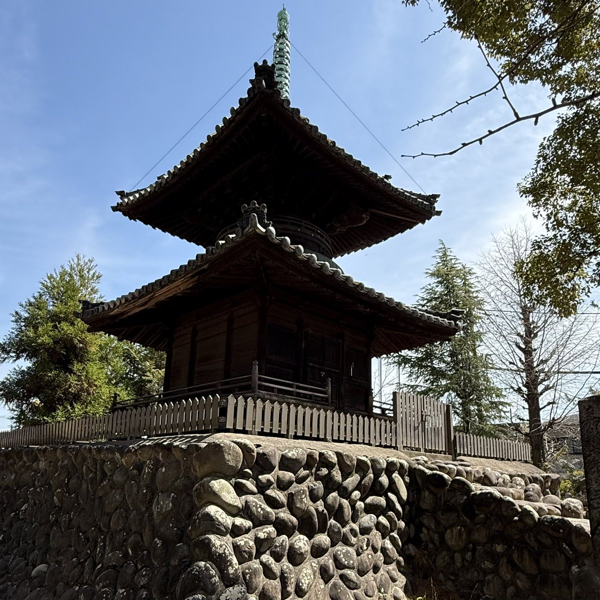 oideyokiyosu's tweet photo. 堀江山の仁王様

このお寺は、安土桃山時代の創建で、
一度名古屋に移った後、
地元の人達の嘆願で戻してもらったんだって
その時に尾張藩主から、
多宝塔や仁王門などを賜ったらしいよ
(今の仁王門は、1952年に焼失した後再建されたものだよ) https://t.co/nb0JPtze8S