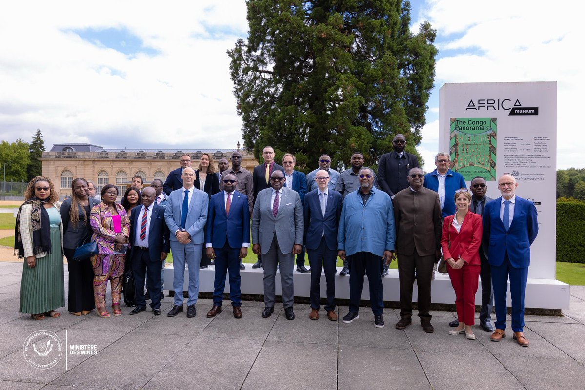 Zoom_eco's tweet photo. #RDC: En mission en Belgique, le ministre des Mines Louis Watum Kabamba a tenu une séance de travail à Tervuren avec les responsables des archives géologiques du sous-sol congolais ainsi que les partenaires belges et européens impliqués dans leur digitalisation.

Les échanges ont porté sur l’élaboration d’une feuille de route pour la digitalisation et la restitution progressive de ces données stratégiques à la République démocratique du Congo, en vue de renforcer la connaissance du sous-sol et d’orienter les investissements miniers.

La délégation a également abordé le projet PANAFGEO+, axé sur la modernisation des services géologiques africains à travers la digitalisation, le partage d’expertise et le renforcement des capacités techniques.

La mission s’inscrit dans la vision des autorités congolaises visant la modernisation de la gouvernance minière et la valorisation des ressources naturelles du pays, ainsi que le renforcement de la souveraineté sur les données géoscientifiques.  | via @Zoom_eco