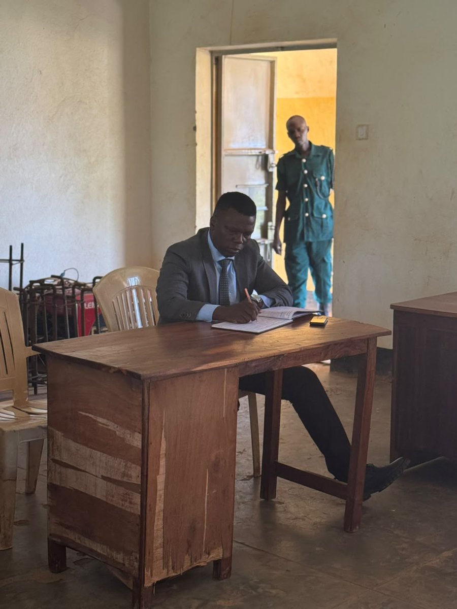 LangoNewsNet's tweet photo. TOP STORY: The Resident District Commissioner (RDC) of Amolatar District, Francis Okello Odoki Rwotlonyo, has warned officials against corruption and diversion of government agricultural inputs as the district commenced the distribution of hand hoes to farmers.

Odoki Rwotlonyo made the remarks on Wednesday while officiating at the flag-off ceremony for the distribution exercise alongside the District Vice Chairperson, Geoffreey Oyuku

The initiative is expected to benefit approximately 39,428 households across the district and forms part of the government's efforts to boost agricultural productivity, enhance food security, and improve household incomes.

Odoki emphasized that the hand hoes are intended for genuine beneficiaries and cautioned those involved in the distribution process against engaging in malpractice.

He warned that any individual found diverting the hoes or participating in corrupt practices would face arrest and possible interdiction.

"We shall not tolerate any form of corruption in this exercise. These tools are meant to support our farmers, and anyone who attempts to deprive them of this government assistance will be dealt with according to the law," Odoki said.

Odoki further urged officials responsible for the distribution to uphold transparency and accountability to ensure the agricultural tools reach the intended beneficiaries.

He noted that effective distribution of the hoes would contribute significantly to improving agricultural production and household livelihoods in the district.