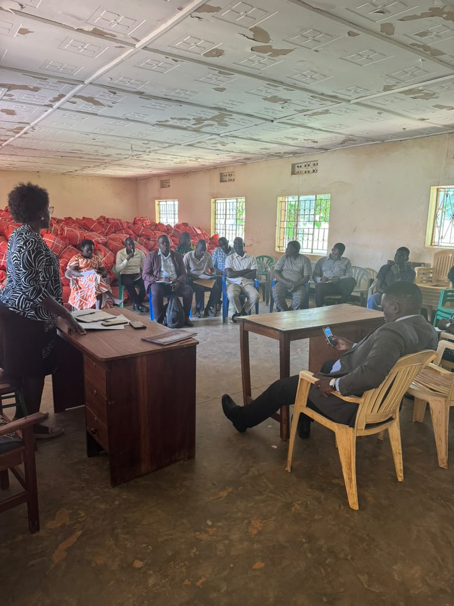 LangoNewsNet's tweet photo. TOP STORY: The Resident District Commissioner (RDC) of Amolatar District, Francis Okello Odoki Rwotlonyo, has warned officials against corruption and diversion of government agricultural inputs as the district commenced the distribution of hand hoes to farmers.

Odoki Rwotlonyo made the remarks on Wednesday while officiating at the flag-off ceremony for the distribution exercise alongside the District Vice Chairperson, Geoffreey Oyuku

The initiative is expected to benefit approximately 39,428 households across the district and forms part of the government's efforts to boost agricultural productivity, enhance food security, and improve household incomes.

Odoki emphasized that the hand hoes are intended for genuine beneficiaries and cautioned those involved in the distribution process against engaging in malpractice.

He warned that any individual found diverting the hoes or participating in corrupt practices would face arrest and possible interdiction.

"We shall not tolerate any form of corruption in this exercise. These tools are meant to support our farmers, and anyone who attempts to deprive them of this government assistance will be dealt with according to the law," Odoki said.

Odoki further urged officials responsible for the distribution to uphold transparency and accountability to ensure the agricultural tools reach the intended beneficiaries.

He noted that effective distribution of the hoes would contribute significantly to improving agricultural production and household livelihoods in the district.