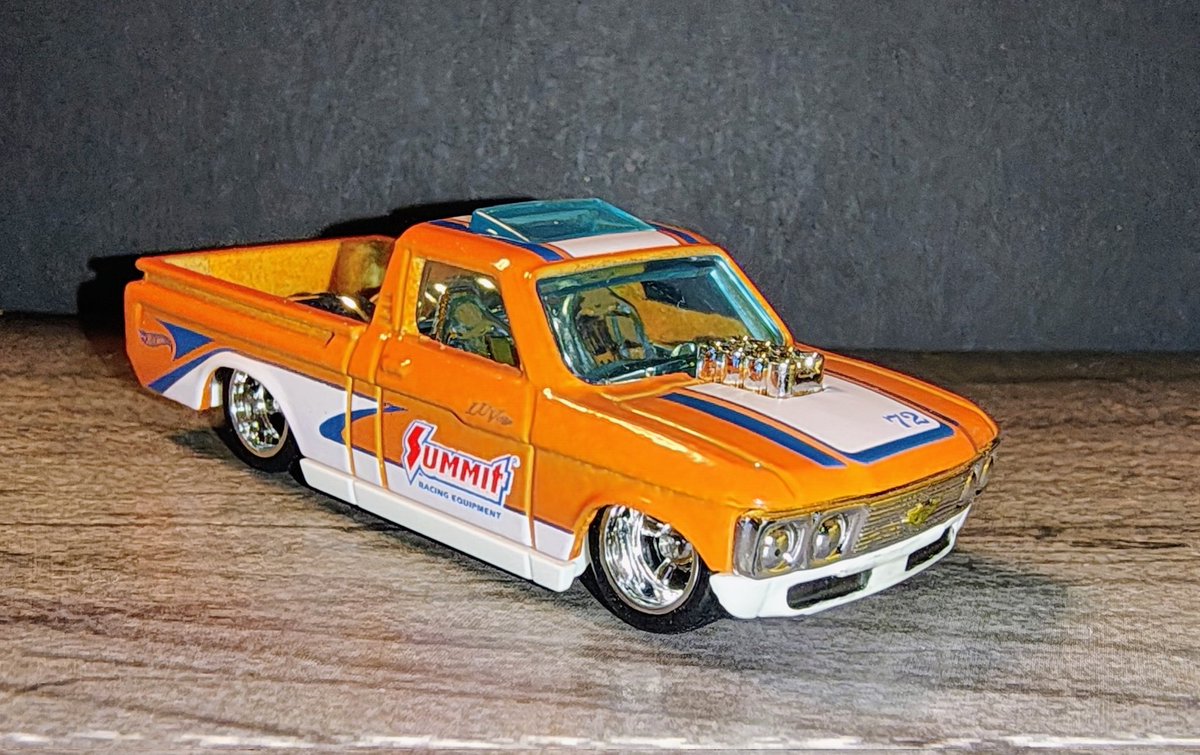 ichiro3344's tweet photo. ホットウィール
CUSTOM / PERSONNALISE
 '72 CHEVY LUV

いい色ですね～。過去にも何度か出ているキャストですが今回のカラーは過去イチで好きかもしれません。
少し塗ったりする予定でしたが思ったよりいいカラーリングなので グリル周りとバンパー下部のちょい足しだけに。＋タイヤ交換。 https://t.co/7vdaFfudHz
