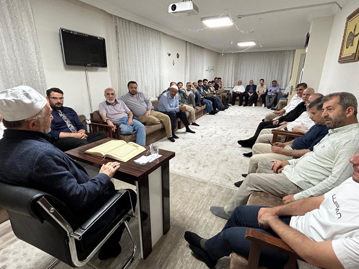 ankaraydv's tweet photo. Darüşşifa Sohbetleri kapsamında, YDV Sağlık Medeniyet Yurdumuzda AYBÜ İlahiyat Fakültesi Tefsir Anabilim Dalı Başkanı Prof. Dr. Mehmet Ünal hocamızı misafir ettik.

İlim ve hikmet dolu bu kıymetli sohbet için Prof. Dr. Mehmet Ünal hocamıza teşekkür ediyoruz. https://t.co/gf5jzESKuG