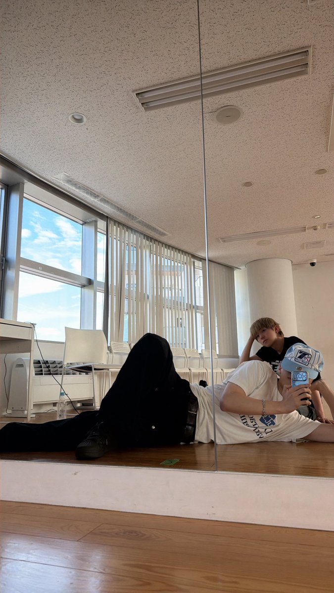 wildblue_ykme's tweet photo. [NAOYA]

歌練！！！🔥🔥🔥

#WILDBLUE #鈴川直弥 #NAOYA #池田優斗 #YUTO https://t.co/bRqyL3jus1