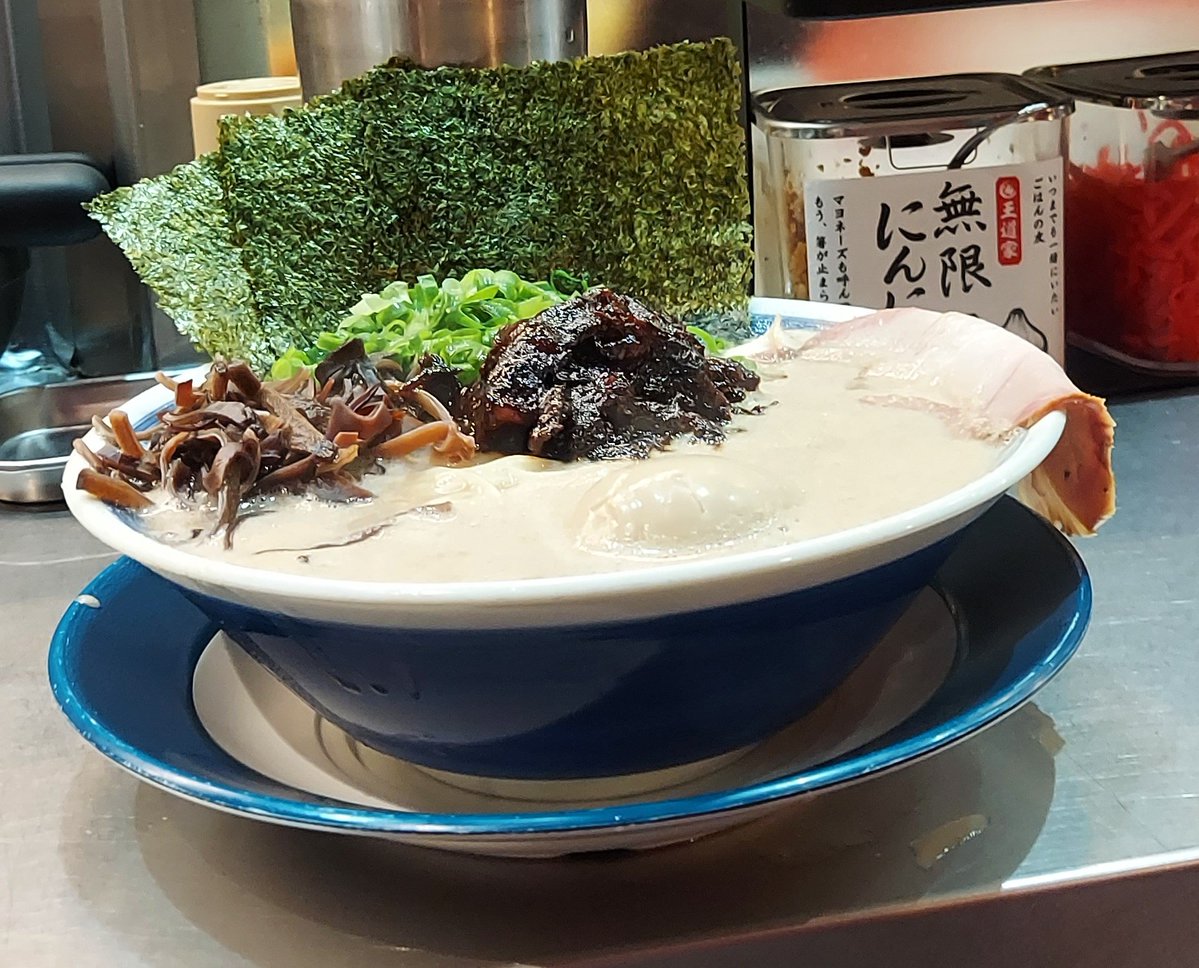 hspslowsteady's tweet photo. ごちそうさま～。
熟成してできた泡。
見た目通りの味だわッ。
難し本途中まで読んで、運動して、そのあとラーメン。 https://t.co/8Bel4oXG7a