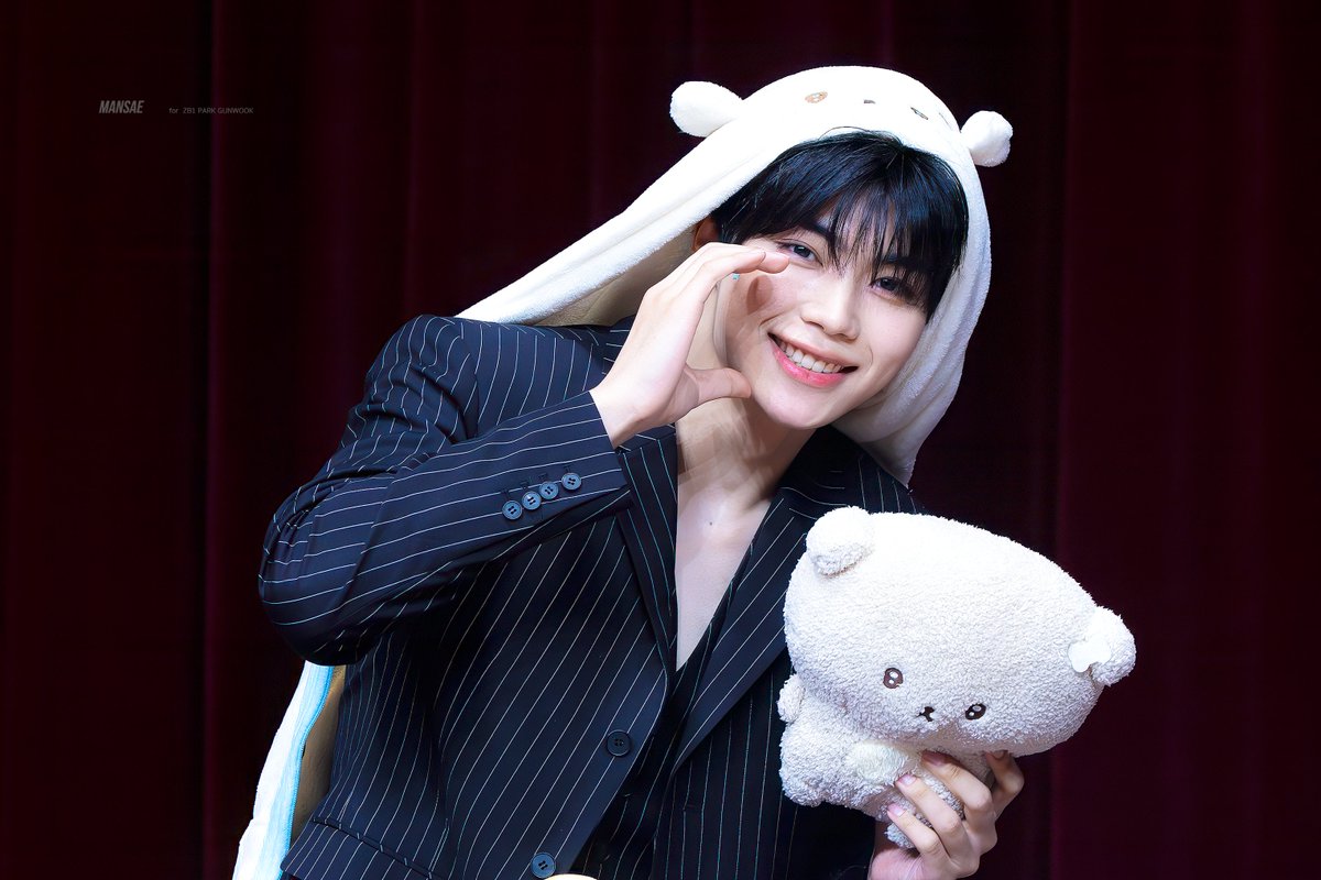 mansae0110's tweet photo. 260531 팬싸 HQ 🐻
#박건욱 #PARKGUNWOOK #パクゴヌク 
#제로베이스원 #ZEROBASEONE #ZB1 https://t.co/bKMouZ3GI6