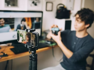 HollogramLTD's tweet photo. Why Short Form Video Content Is The Way Forward.

Read more about the new-style of content: https://t.co/CXhJdyphVW

#digitalmarketing #socialmedia #shortform https://t.co/kjmzGGvUH3