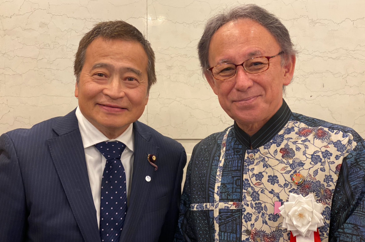 numururetsupeo's tweet photo. ラサール石井氏と玉城デニー氏のツーショット👴🏼👴🏼

…これが答えです。 https://t.co/gKdwluluQd