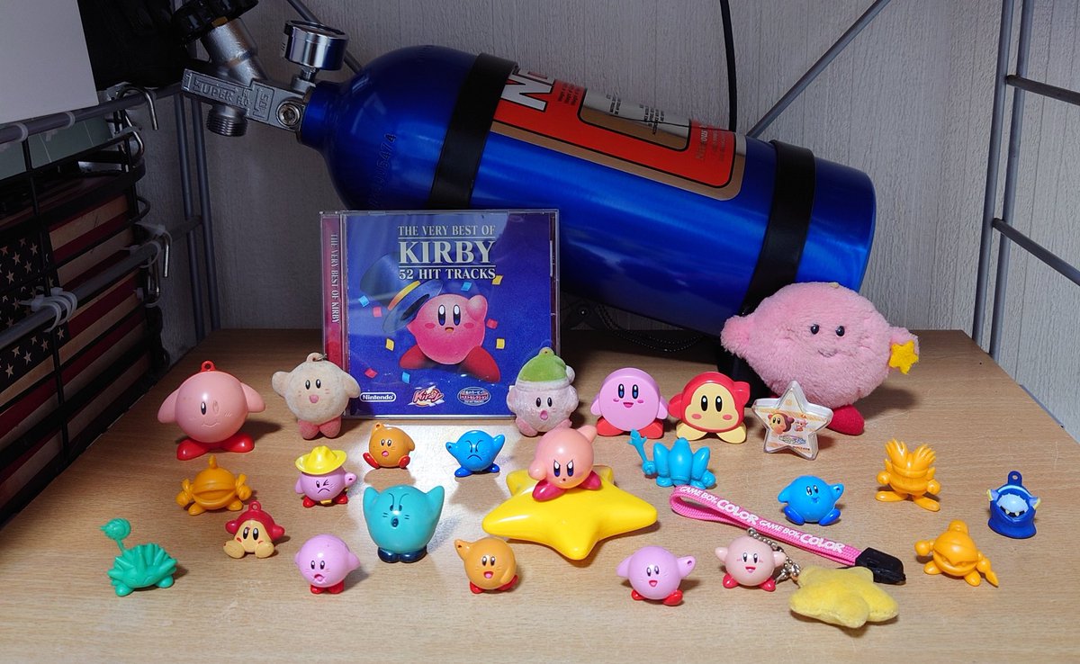 fudgebitter's tweet photo. 自慢じゃあないけど若い頃は星のカービィシリーズに熱を上げていたのだ。なにしろ私が生まれて初めて遊んだゲームソフト(私の記憶が正しければだが)は星のカービィ 夢の泉の物語 https://t.co/MFY3eqQEGE だったから。最後に遊んだのは星のカービィWii、それからは家庭用ゲーム自体あまりしていないな https://t.co/hi7Z0sAux5