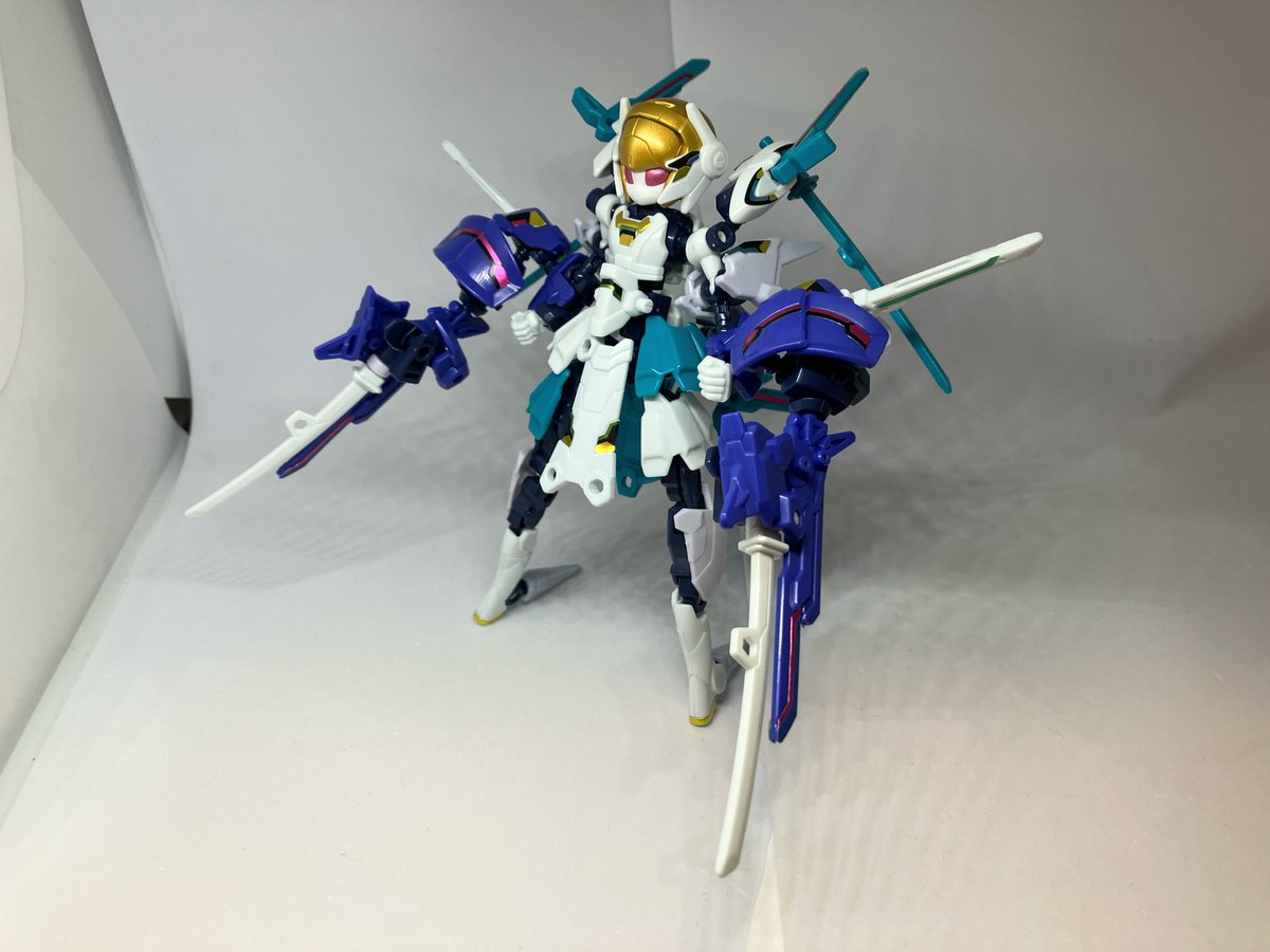 moriigai's tweet photo. イデアギアスネクスト
騒動の後、回収されたイデアギアスを新時代のアニマギア「ゲンジギア」として改修した機体
ゲンジギア量産の目的や大量に回収された同機体を蘇らせる為の試験機でもある
多数の刀が搭載されており、それらを全て活用して放たれる神速の刀裁きは防御不能
#アニマギア
#オレマギア https://t.co/RfxiIz0hLS