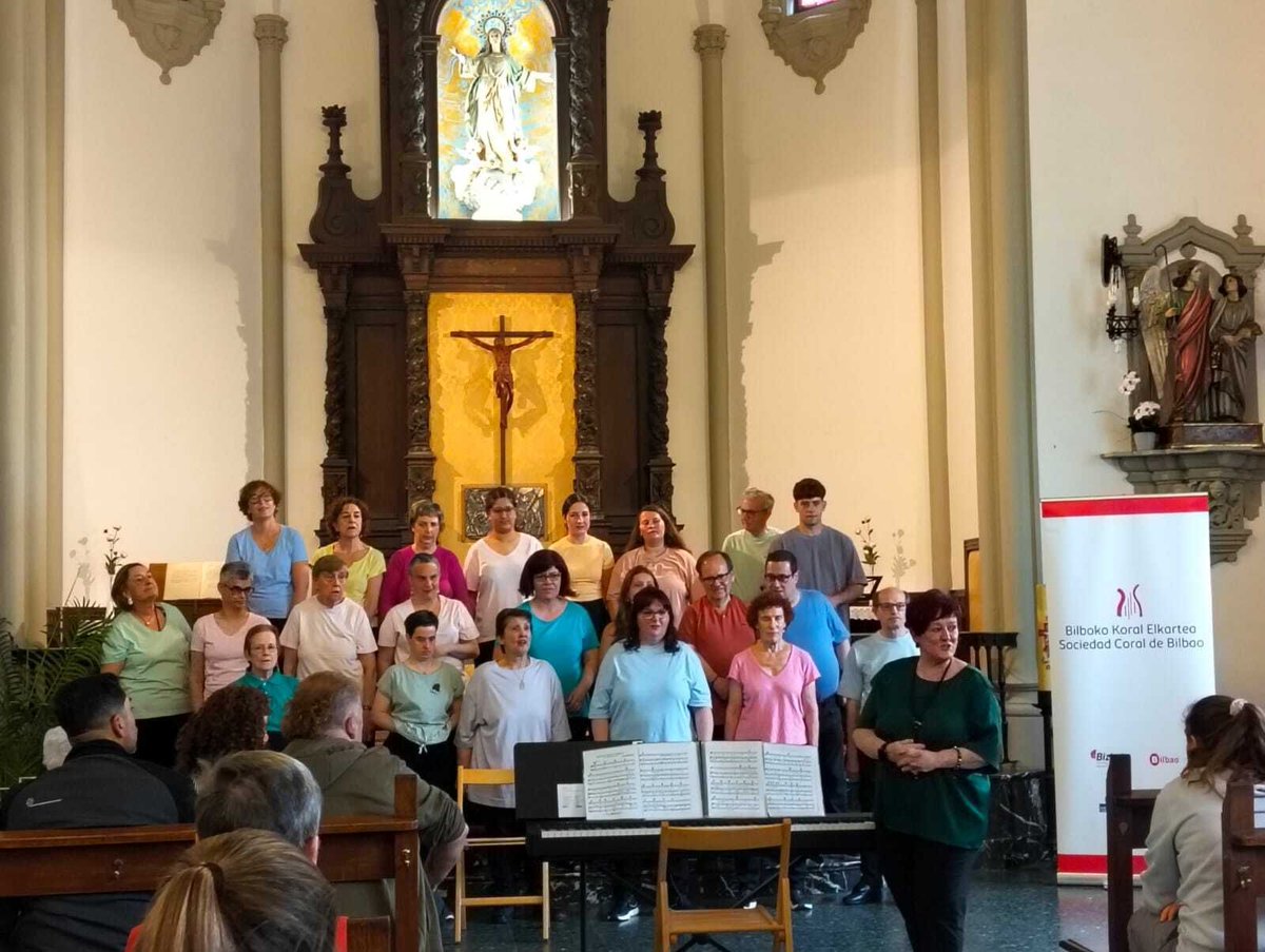 Gorabide's tweet photo. 🎶 Nola gozatu genuen Gorabide Koralekook Conde Aresti Egoitzako kontzertuaz!
🎶 ¡Cómo disfrutamos en #GorabideKorala del concierto en la Residencia Conde Aresti!
#personasMÁSpersonas
@sdadcoralbilbao
#KoralaGertutik
@BilbaoKultura https://t.co/X9wNpTtGqu