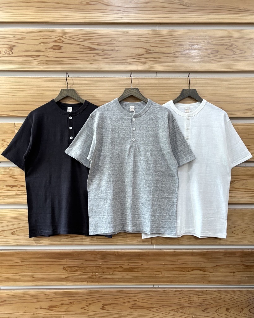 Reggieshop's tweet photo. 《本日の入荷情報》
#WAREHOUSE より、ヘンリーネックTとセコハンシリーズの1105のUSED WASHとUSED WASH(濃)が同時に入荷/洗いのかかったデニムは柔らかく履きやすく色落ちしたインディゴカラーは春夏の季節にも合いますね😆
▼ 当店の #ウエアハウス の商品はこちら
https://t.co/j9B0xbbfua
#reggie https://t.co/geTjETfDqx