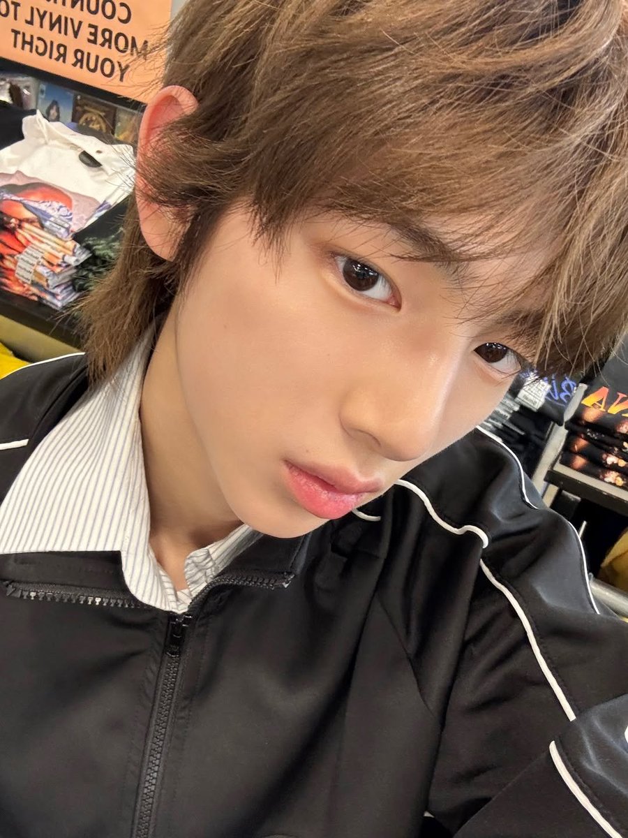 zhaoyufancokr's tweet photo. [260610] #JUHOON #주훈 Instagram Update

“spotted at amoeba music” https://t.co/86rAxvBw27