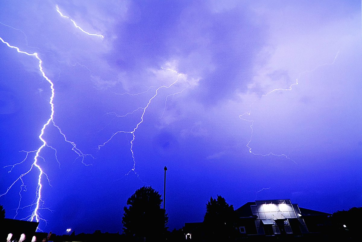 SwimChaser's tweet photo. Thunderstorms rolling through Delano and subsequently Minneapolis, MN a little while ago.

(Back of camera) https://t.co/vr4DNkEh9s