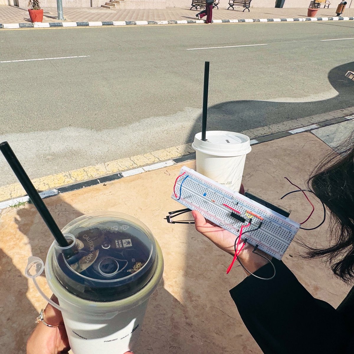 Itlinaalz's tweet photo. زنقه الكلاب بتسليم المشاريع ماتجينا إلا والجامعة فاضية والناس تذاكر فاينلز 🤭 https://t.co/EkcW6fbzdA