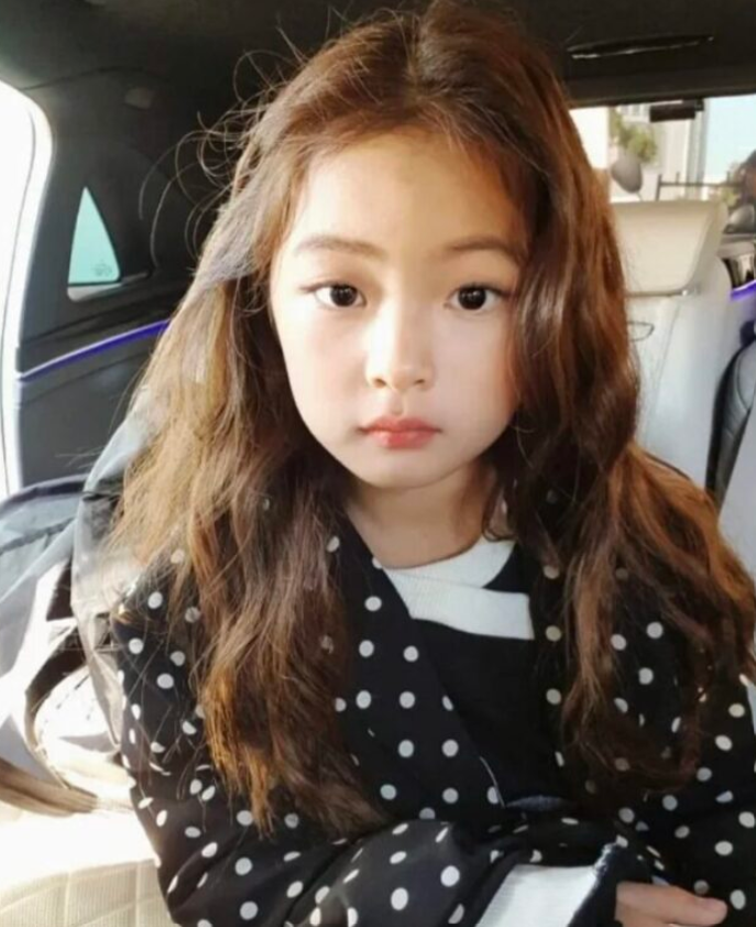 LucexHeart's tweet photo. KiiiKiii Kya Shocks Fans With Her Super Wealthy Background 💸
https://t.co/nSvGfdvKJ7

#키키 #KiiiKiii #키야 #KYA https://t.co/93m9qlRgHf