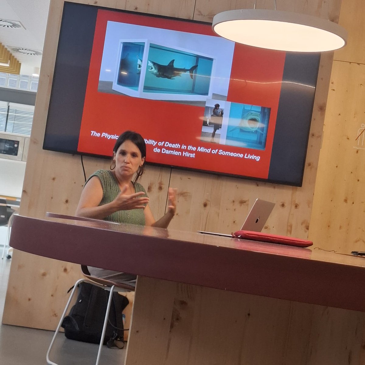 idibaps's tweet photo. Èxit absolut de l'últim club de lectura del curs amb Alba Dalmau📚

Al #CampusClínic vam gaudir comentant la seva novel·la "Amor i no" i les obres d'art que hi apareixen https://t.co/WNfIPolyFG